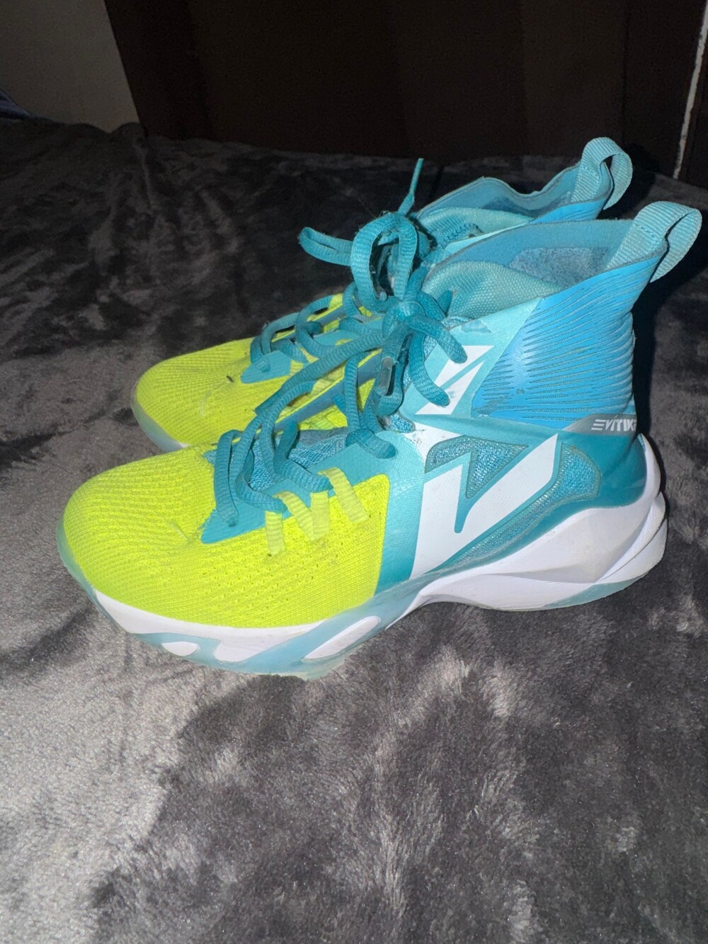Vitike High Top Athletic Shoes boys size 5 Yellow Teal